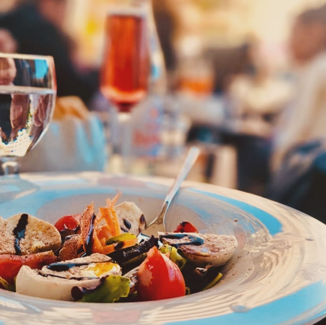 Assiette soignée du restaurant L'Avenue, cuisine italienne de Menton