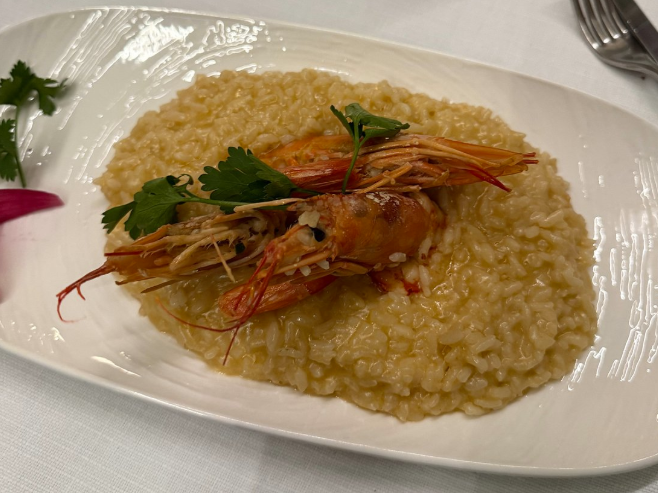 Risotto au citron et crevettes, plat signature de L'Avenue à Menton
